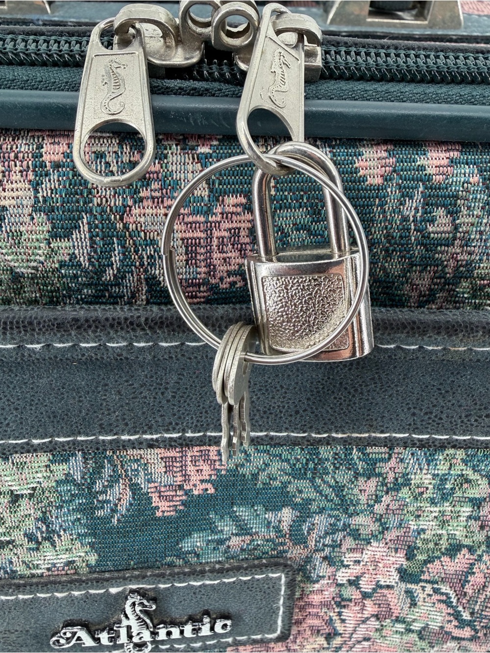 Atlantic Vintage Tapestry Floral 4-Wheel Spinner Carry On Luggage Suitcase 21” - Picture 7 of 14
